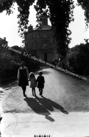 ROUND HOUSE CONVENT SCHOOL FORMALLY GOVERNORS HOUSE WITH FIGURES WALKING